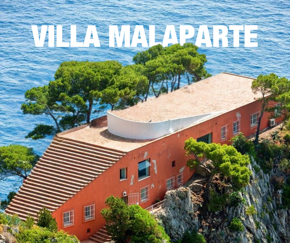 Casa Malaparte situata sulla scogliera di Punta Massullo, con vista sul Golfo di Salerno.